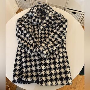 *Worn twice* Faux fur houndstooth fur coat